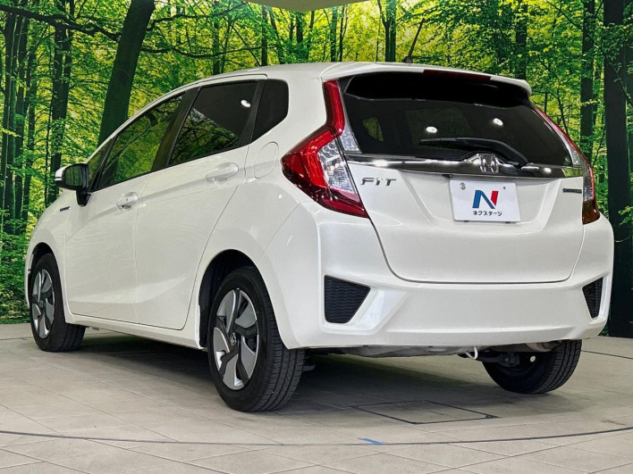 2015 Honda Fit Hybrid DAA-GP5 (UW-69f066c4a9d42)[15]
