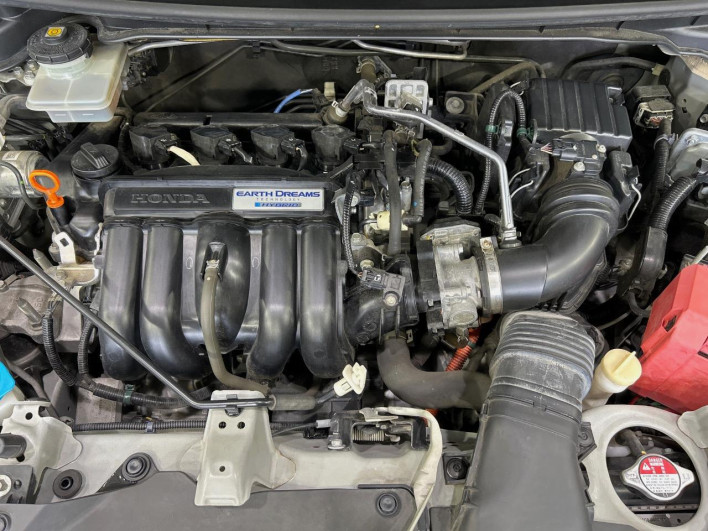 2015 Honda Fit Hybrid DAA-GP5 (UW-69f066c4a9d42)[4]