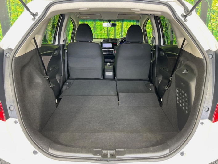 2015 Honda Fit Hybrid DAA-GP5 (UW-69f066c4a9d42)[21]