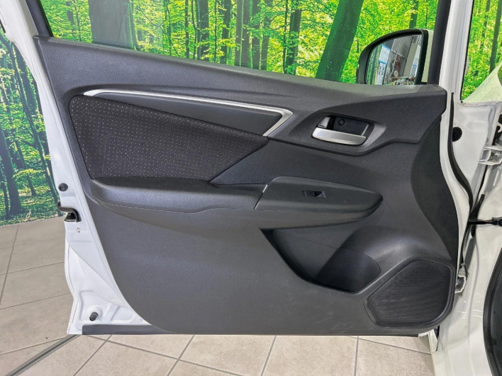 2015 Honda Fit Hybrid DAA-GP5 (UW-69f066c4a9d42)[26]