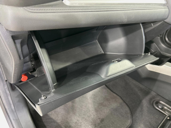 2015 Honda Fit Hybrid DAA-GP5 (UW-69f066c4a9d42)[27]