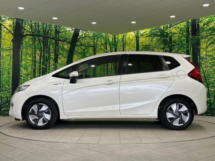 2015 Honda Fit Hybrid DAA-GP5 (UW-69f066c4a9d42)[14]