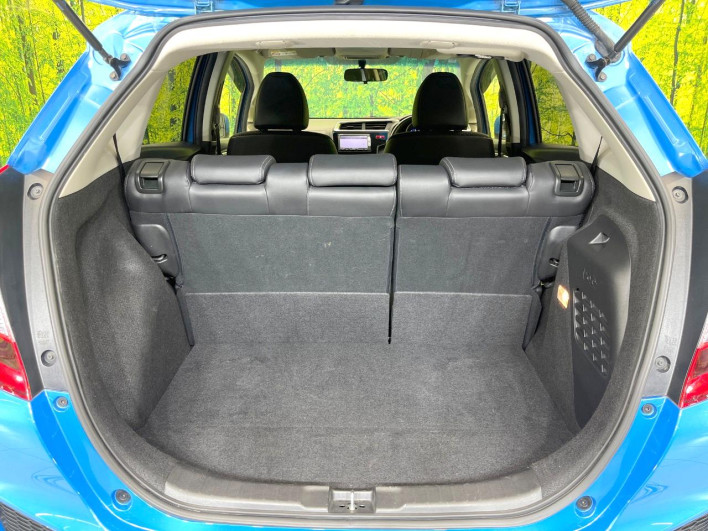 2014 Honda Fit Hybrid DAA-GP5 (UW-69f066c4dd764)[29]