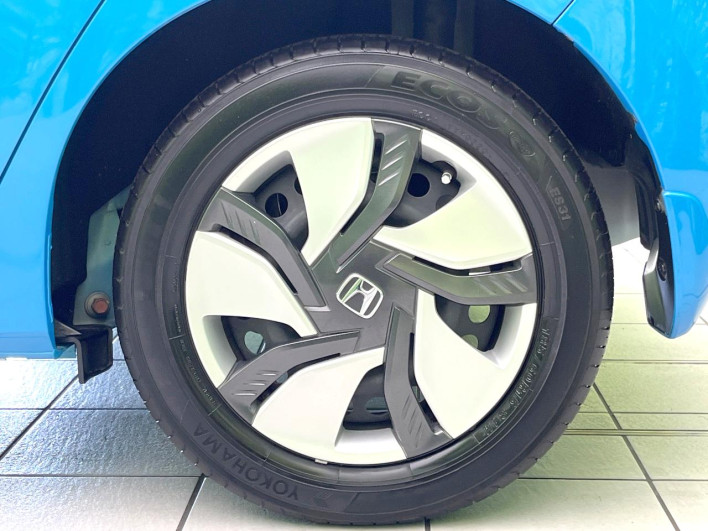 2014 Honda Fit Hybrid DAA-GP5 (UW-69f066c4dd764)[10]