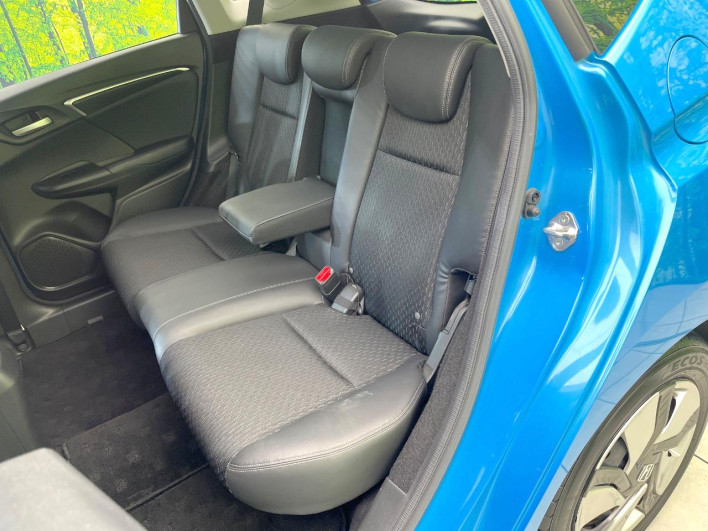 2014 Honda Fit Hybrid DAA-GP5 (UW-69f066c4dd764)[14]