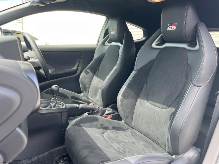 2025 Toyota GR YARIS 4BA-GXPA16 (UW-69f066cf80f2c)[24]