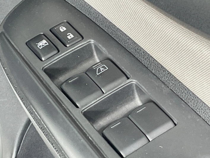 2017 Nissan Note DAA-HE12 (UW-69f066d3614bb)[26]