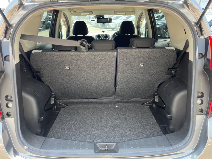 2017 Nissan Note DAA-HE12 (UW-69f066d3e7abb)[20]