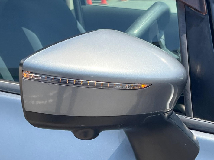 2017 Nissan Note DAA-HE12 (UW-69f066d3e7abb)[9]