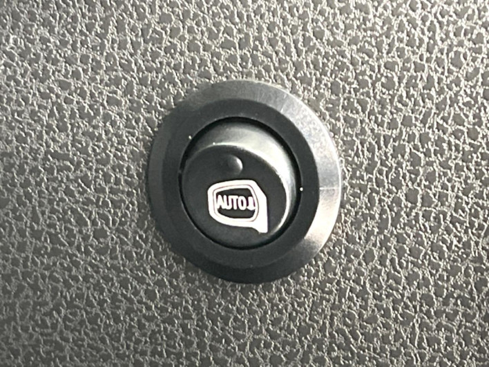 2017 Nissan Note DAA-HE12 (UW-69f066d4a4849)[23]