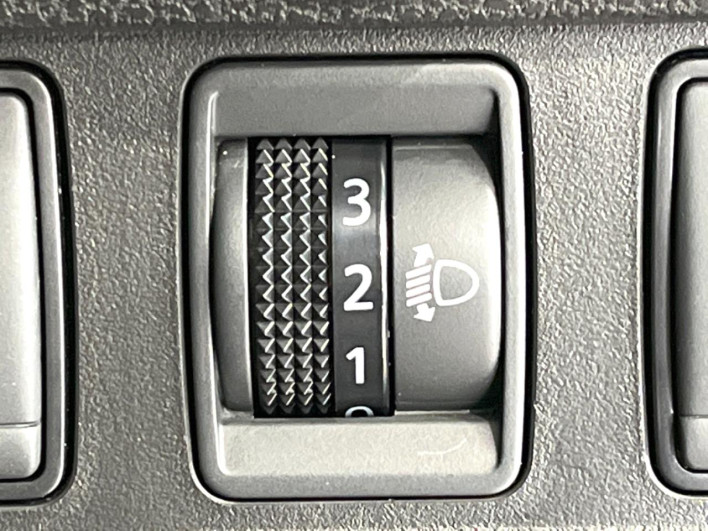 2017 Nissan Note DAA-HE12 (UW-69f066d4a4849)[28]