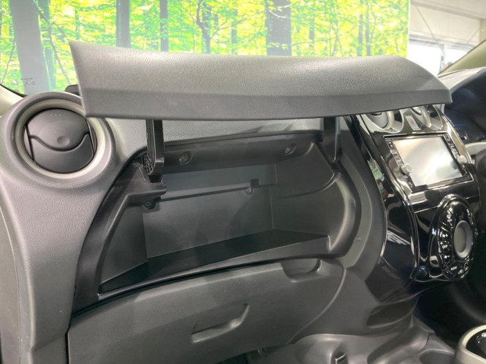 2017 Nissan Note DAA-HE12 (UW-69f066d4a4849)[9]