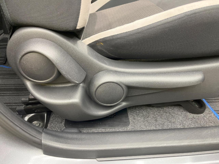 2017 Nissan Note DAA-HE12 (UW-69f066d56a679)[16]