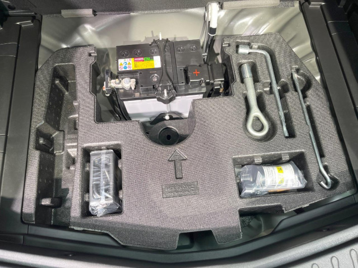 2017 Nissan Note DAA-HE12 (UW-69f066d56a679)[26]