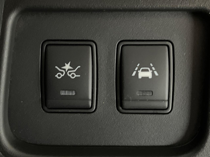 2015 Nissan Serena DAA-HFC26 (UW-69f066d99b4f8)[21]