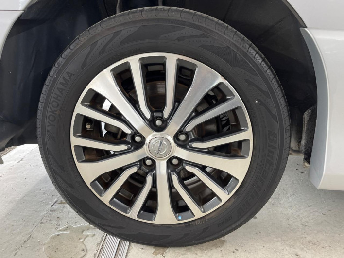 2015 Nissan Serena DAA-HFC26 (UW-69f066d99b4f8)[14]