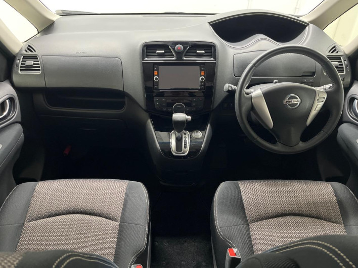 2015 Nissan Serena DAA-HFC26 (UW-69f066d99b4f8)[17]