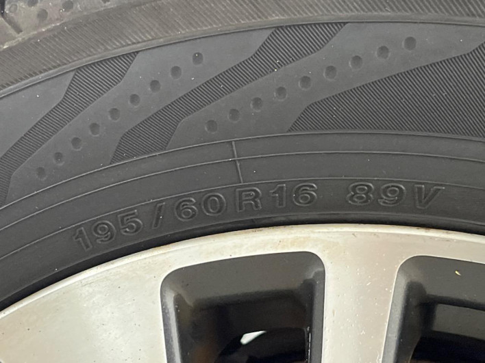 2015 Nissan Serena DAA-HFC26 (UW-69f066d99b4f8)[15]