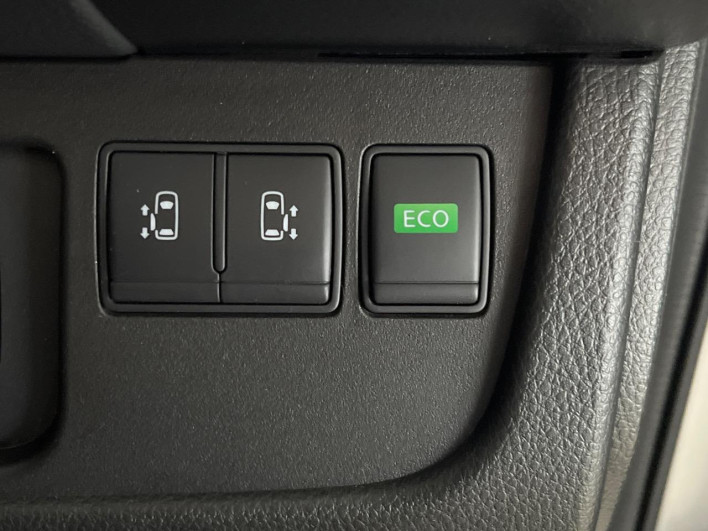 2015 Nissan Serena DAA-HFC26 (UW-69f066d99b4f8)[20]