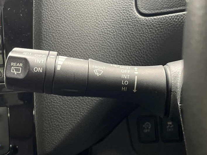 2015 Nissan Serena DAA-HFC26 (UW-69f066d99b4f8)[24]