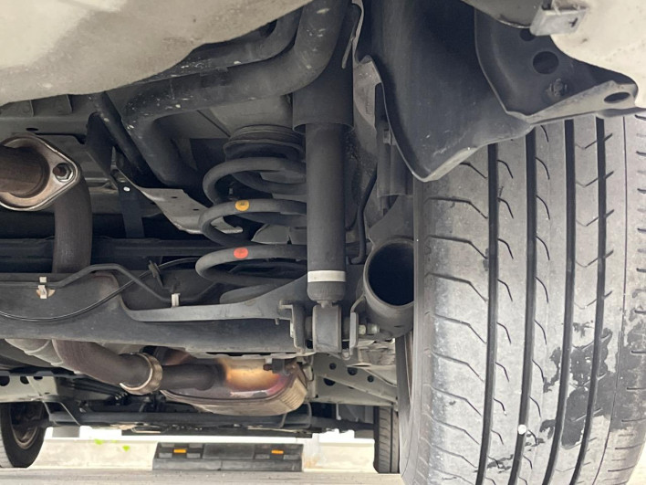 2015 Nissan Serena DAA-HFC26 (UW-69f066d99b4f8)[9]