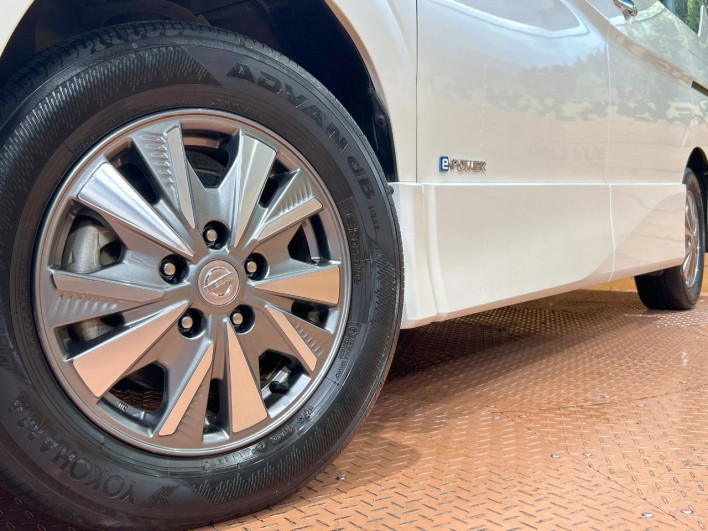 2018 Nissan Serena DAA-HFC27 (UW-69f066db2b858)[17]