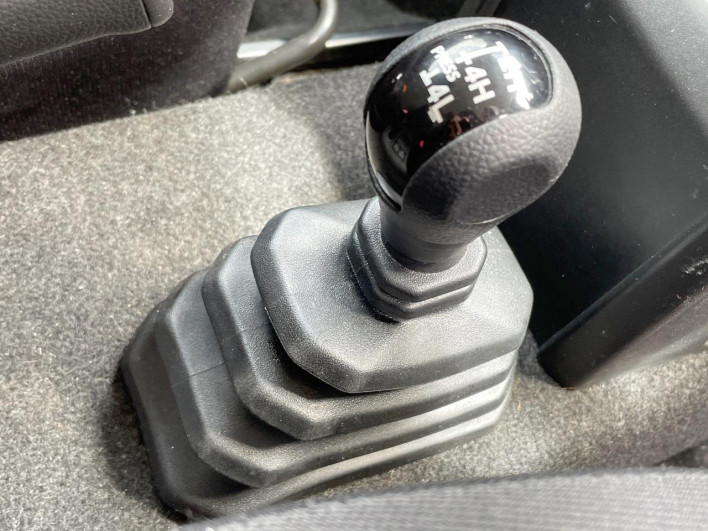 2018 Suzuki Jimny 3BA-JB64W (UW-69f066df7ea36)[27]