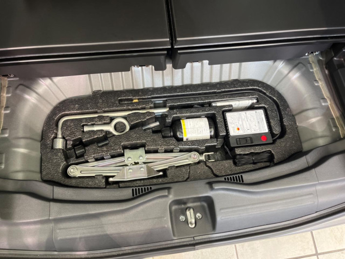 2015 Honda N-BOX CUSTOM DBA-JF1 (UW-69f066ea4b770)[25]