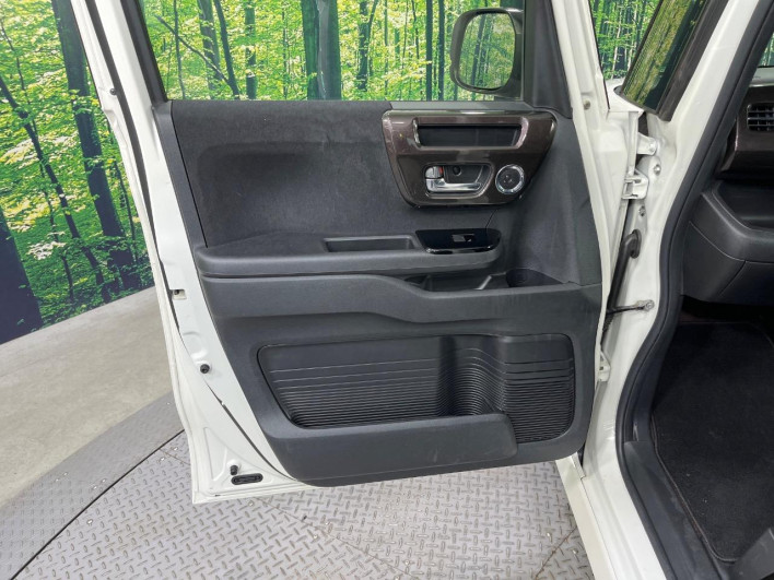 2018 Honda N-BOX CUSTOM DBA-JF3 (UW-69f066ec2a110)[29]