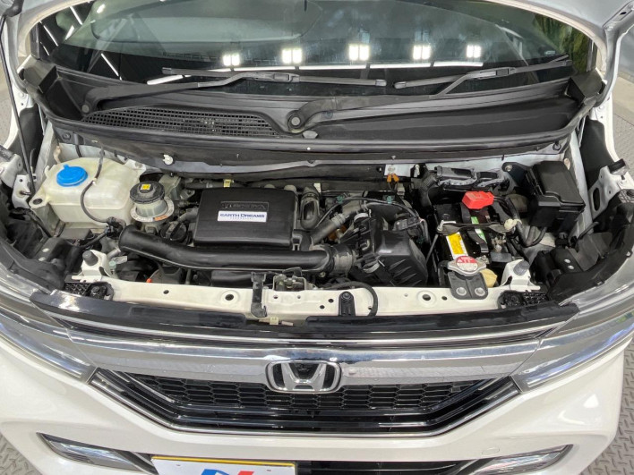 2018 Honda N-BOX CUSTOM DBA-JF3 (UW-69f066ec2a110)[13]