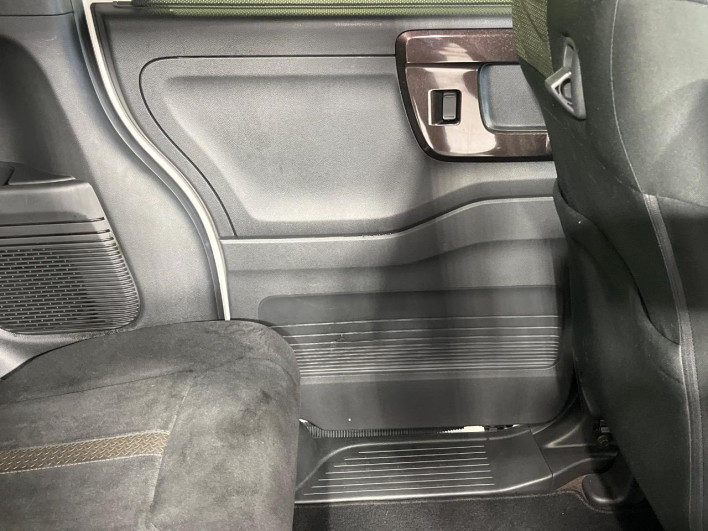 2018 Honda N-BOX CUSTOM DBA-JF3 (UW-69f066ec2a110)[27]