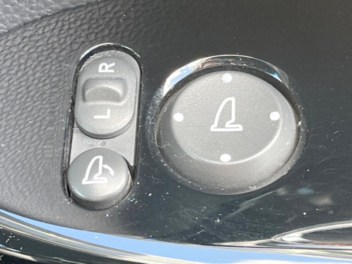 2018 Honda N-BOX CUSTOM DBA-JF3 (UW-69f066ed1e57c)[7]