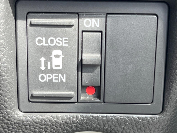 2018 Honda N-BOX CUSTOM DBA-JF3 (UW-69f066ed1e57c)[8]