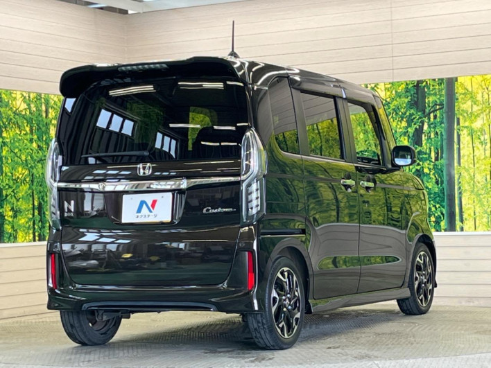 2017 Honda N-BOX CUSTOM DBA-JF3 (UW-69f066f027881)[7]