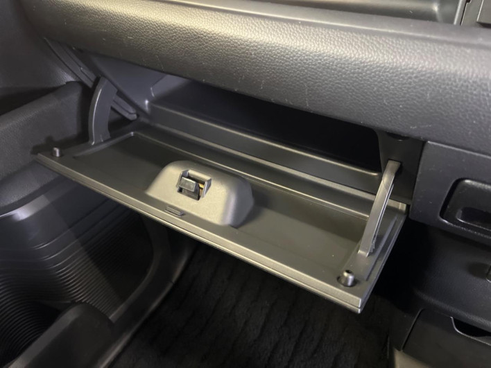 2017 Honda N-BOX CUSTOM DBA-JF3 (UW-69f066f027881)[27]