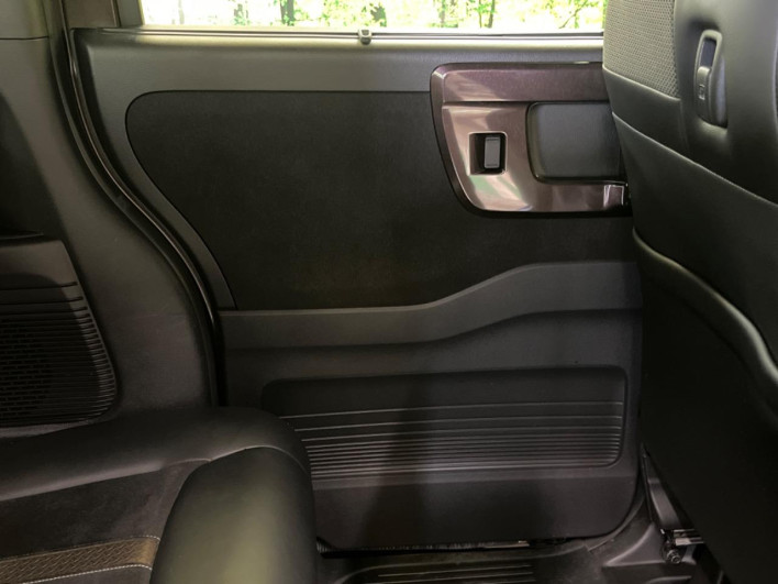 2017 Honda N-BOX CUSTOM DBA-JF3 (UW-69f066f027881)[16]