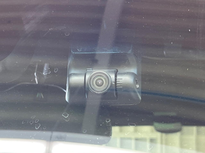 2017 Honda N-BOX CUSTOM DBA-JF3 (UW-69f066f027881)[24]