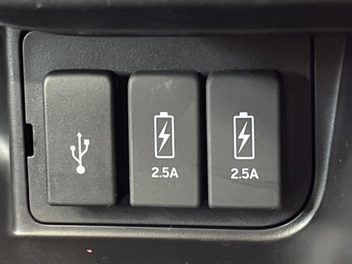 2017 Honda N-BOX CUSTOM DBA-JF3 (UW-69f066f027881)[28]