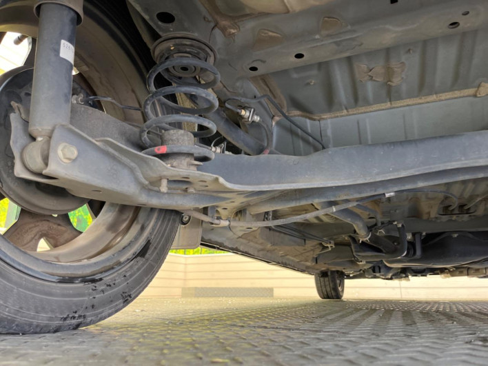 2017 Honda N-BOX CUSTOM DBA-JF3 (UW-69f066f027881)[9]