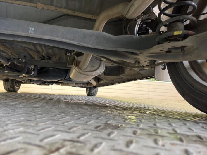 2017 Honda N-BOX CUSTOM DBA-JF3 (UW-69f066f027881)[10]