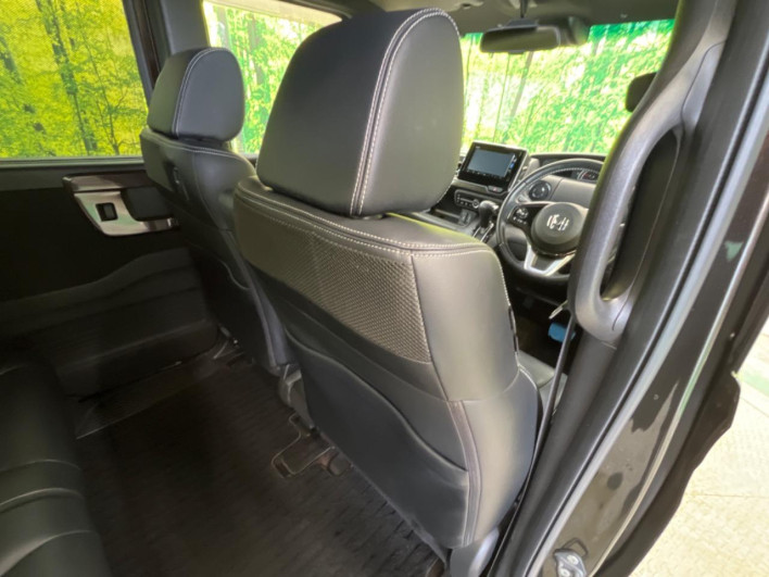 2017 Honda N-BOX CUSTOM DBA-JF3 (UW-69f066f027881)[17]