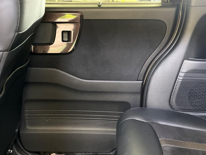 2017 Honda N-BOX CUSTOM DBA-JF3 (UW-69f066f027881)[23]