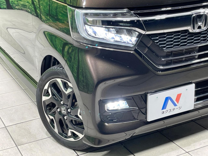 2017 Honda N-BOX CUSTOM DBA-JF3 (UW-69f066f031356)[27]