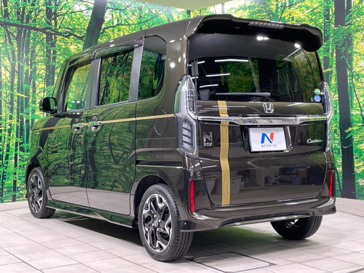 2017 Honda N-BOX CUSTOM DBA-JF3 (UW-69f066f031356)[24]