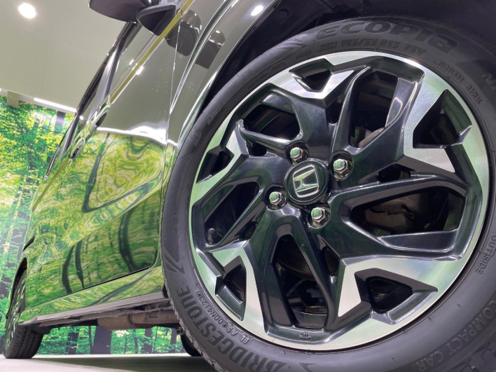 2017 Honda N-BOX CUSTOM DBA-JF3 (UW-69f066f031356)[28]