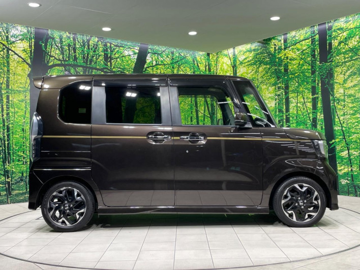 2017 Honda N-BOX CUSTOM DBA-JF3 (UW-69f066f031356)[9]