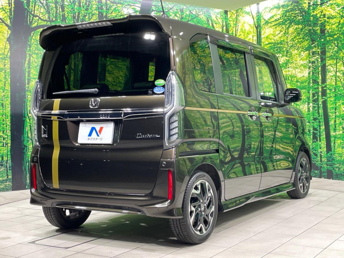 2017 Honda N-BOX CUSTOM DBA-JF3 (UW-69f066f031356)[10]