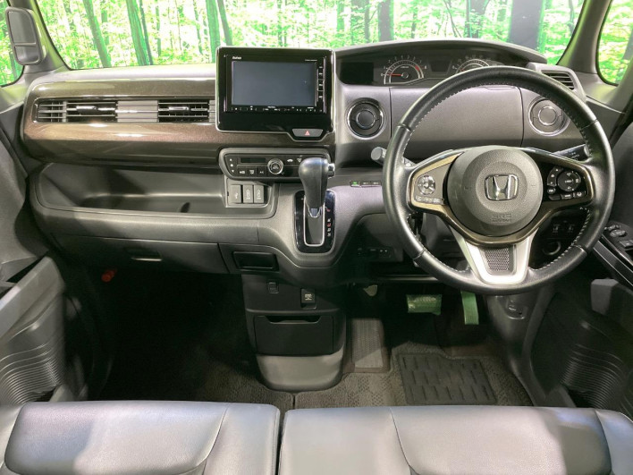 2017 Honda N-BOX CUSTOM DBA-JF3 (UW-69f066f031356)[19]