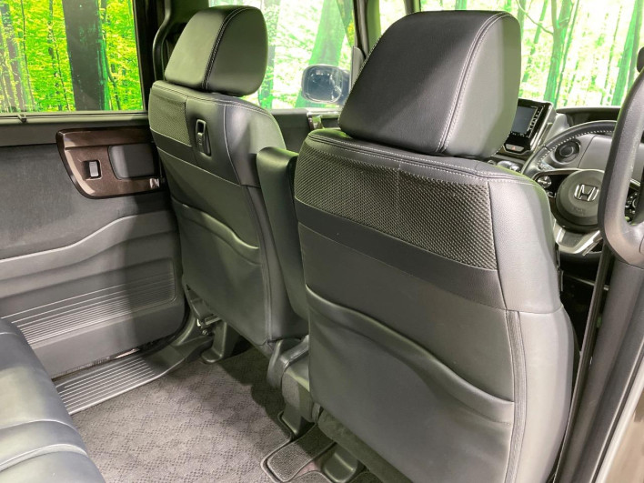 2017 Honda N-BOX CUSTOM DBA-JF3 (UW-69f066f031356)[18]