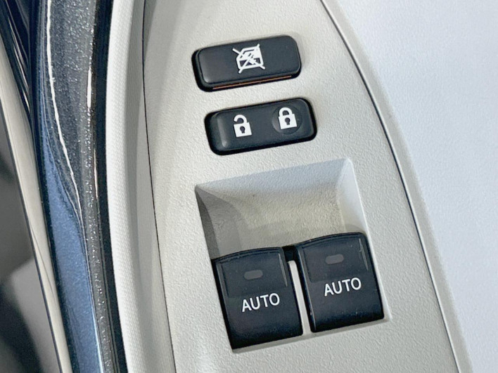 2014 Toyota iQ DBA-KGJ10 (UW-69f067075a546)[23]